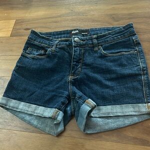 BDG Denim Shorts! Mid-Rise 3” Size 27!